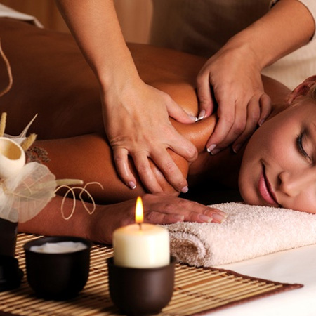 Massaggio Aromaterapico: favorisce il relax e la purificazione dell’organismo attraverso l'olfatto - € 60,00 a persona - 50 minuti